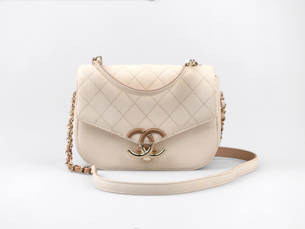CHANEL Ivory Caviar Quilted Medium Saddle Flap Bag with Dual-Tone CC BuckleC18