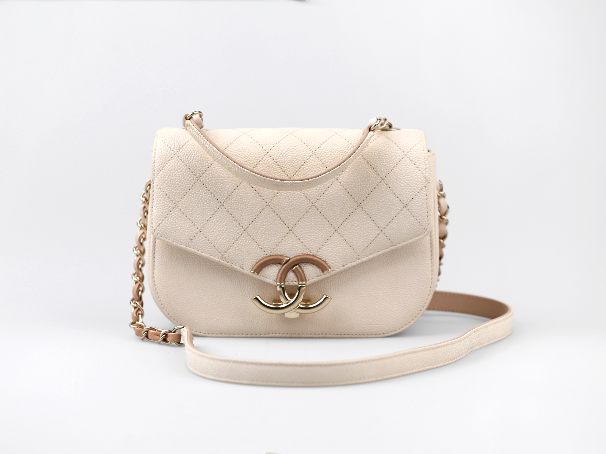 CHANEL Ivory Caviar Quilted Medium Saddle Flap Bag with Dual-Tone CC BuckleC18