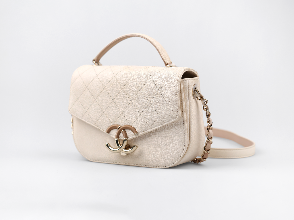 CHANEL Ivory Caviar Quilted Medium Saddle Flap Bag with Dual-Tone CC BuckleC18