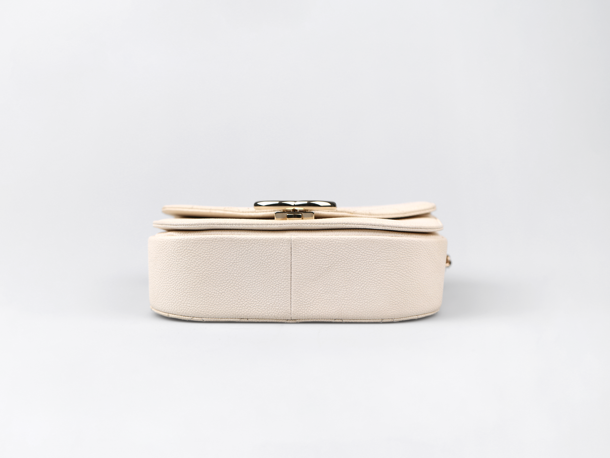 CHANEL Ivory Caviar Quilted Medium Saddle Flap Bag with Dual-Tone CC BuckleC18