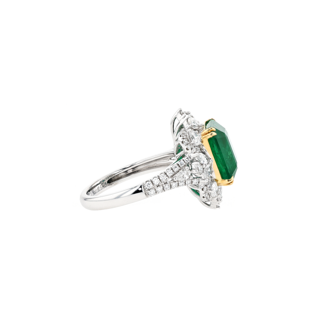 18KG Natural Green Emerald Diamond Ring