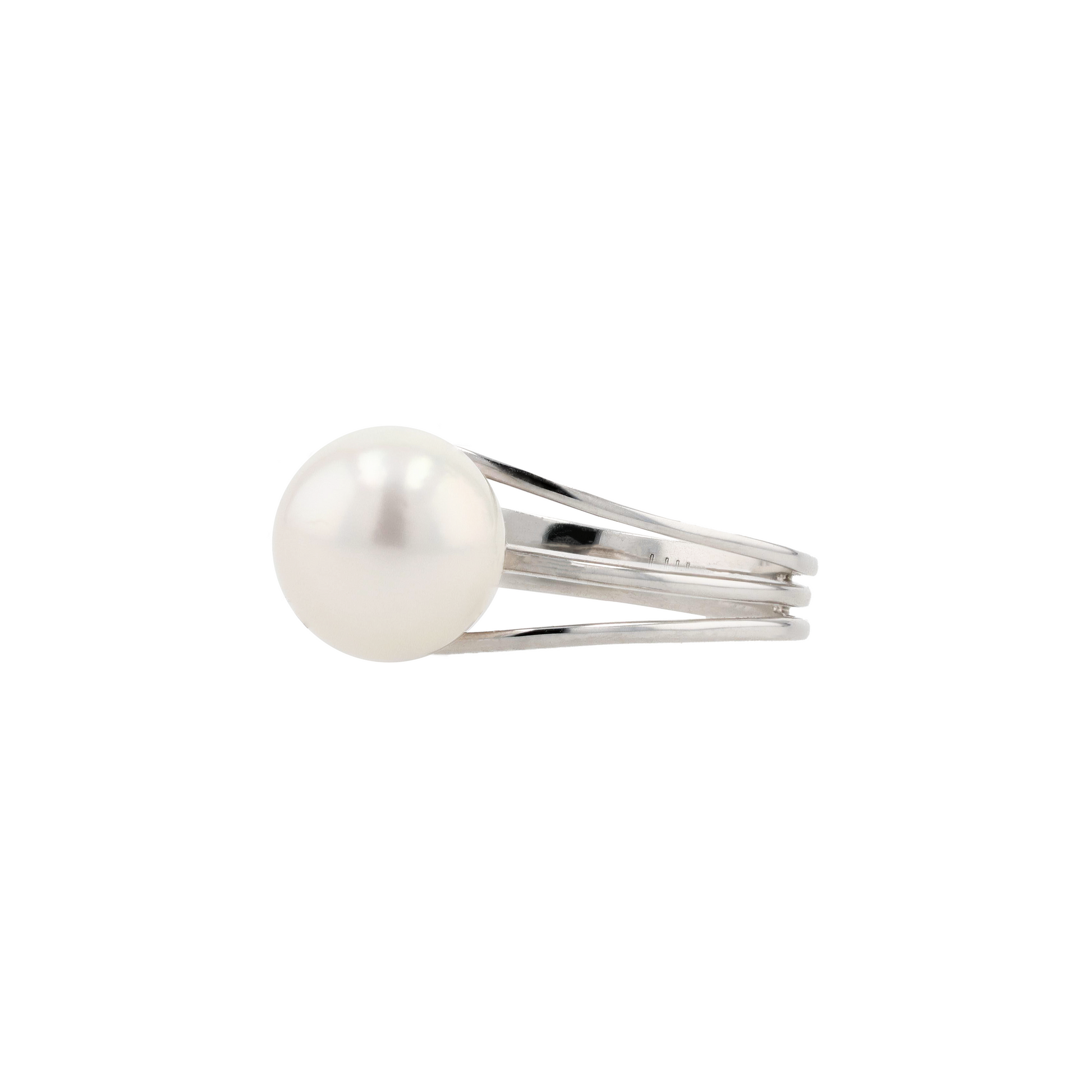18KG 8.0mm Classic Japanese Akoya Pearl Ring