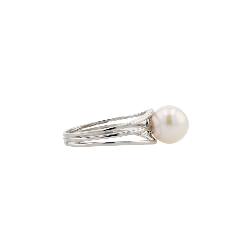 18KG 8.0mm Classic Japanese Akoya Pearl Ring