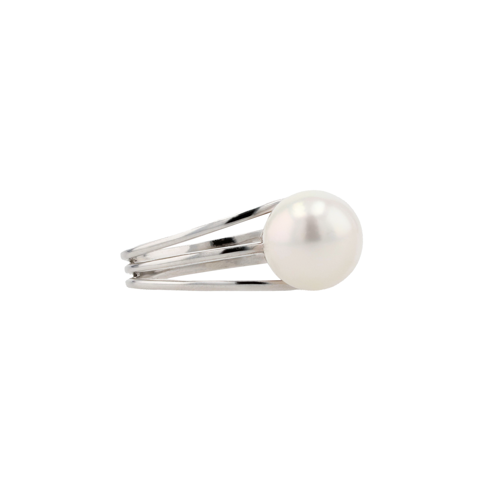 18KG 8.0mm Classic Japanese Akoya Pearl Ring