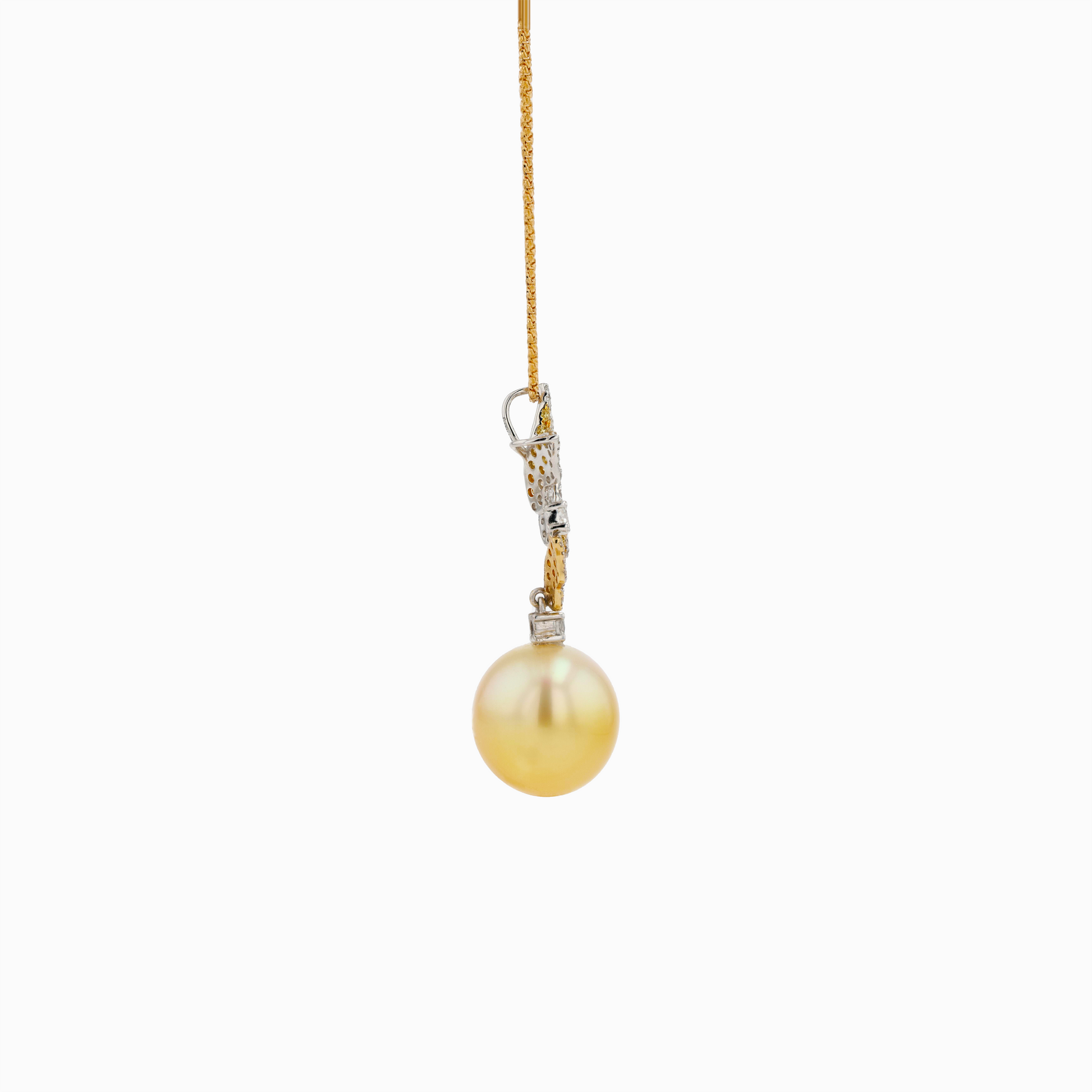18KG 13.1x13.6mm Natural Color South Sea Golden Pearl Yellow Diamond Necklace