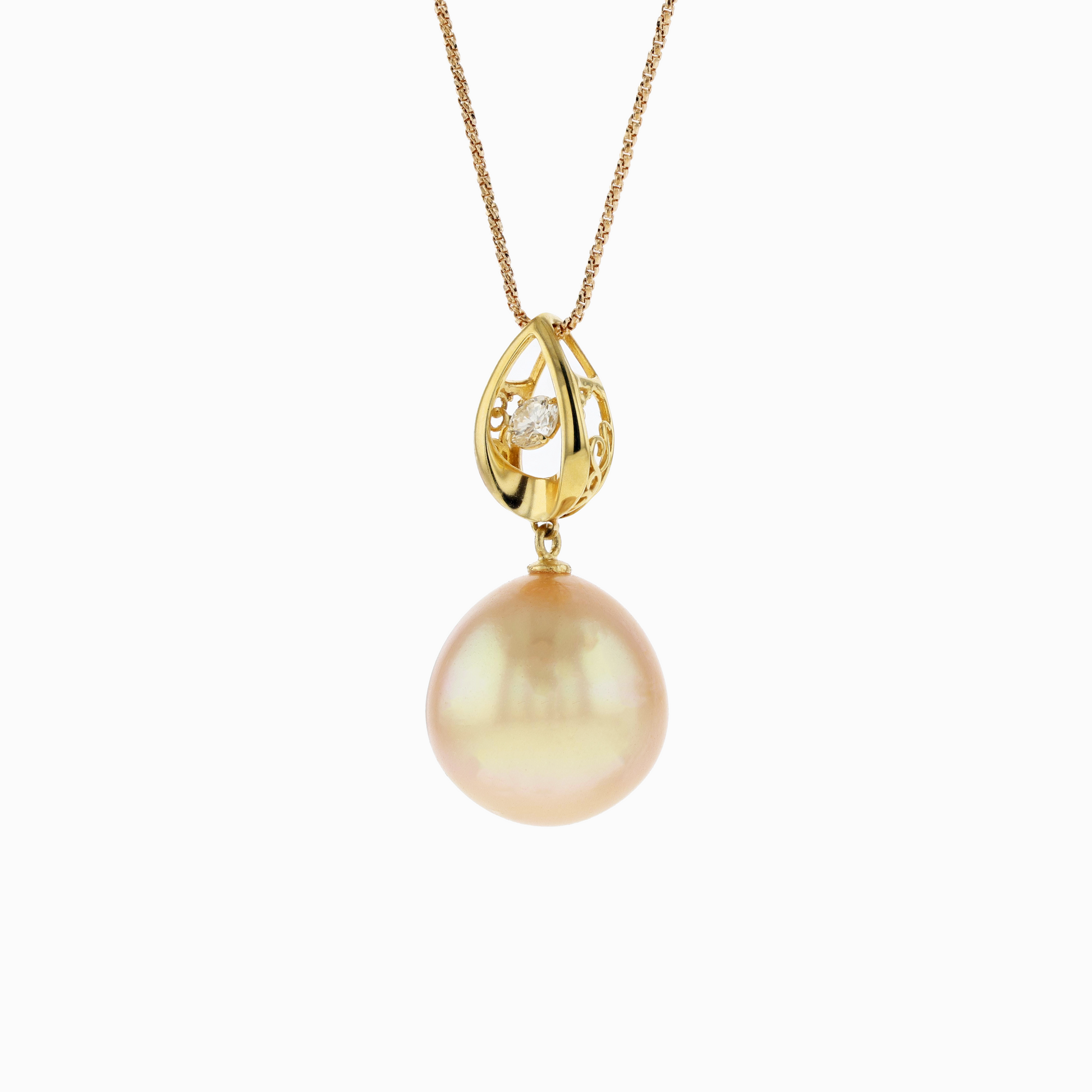 18KG 15.5x16.0mm Natural Color South Sea Golden Pearl Diamond Necklace