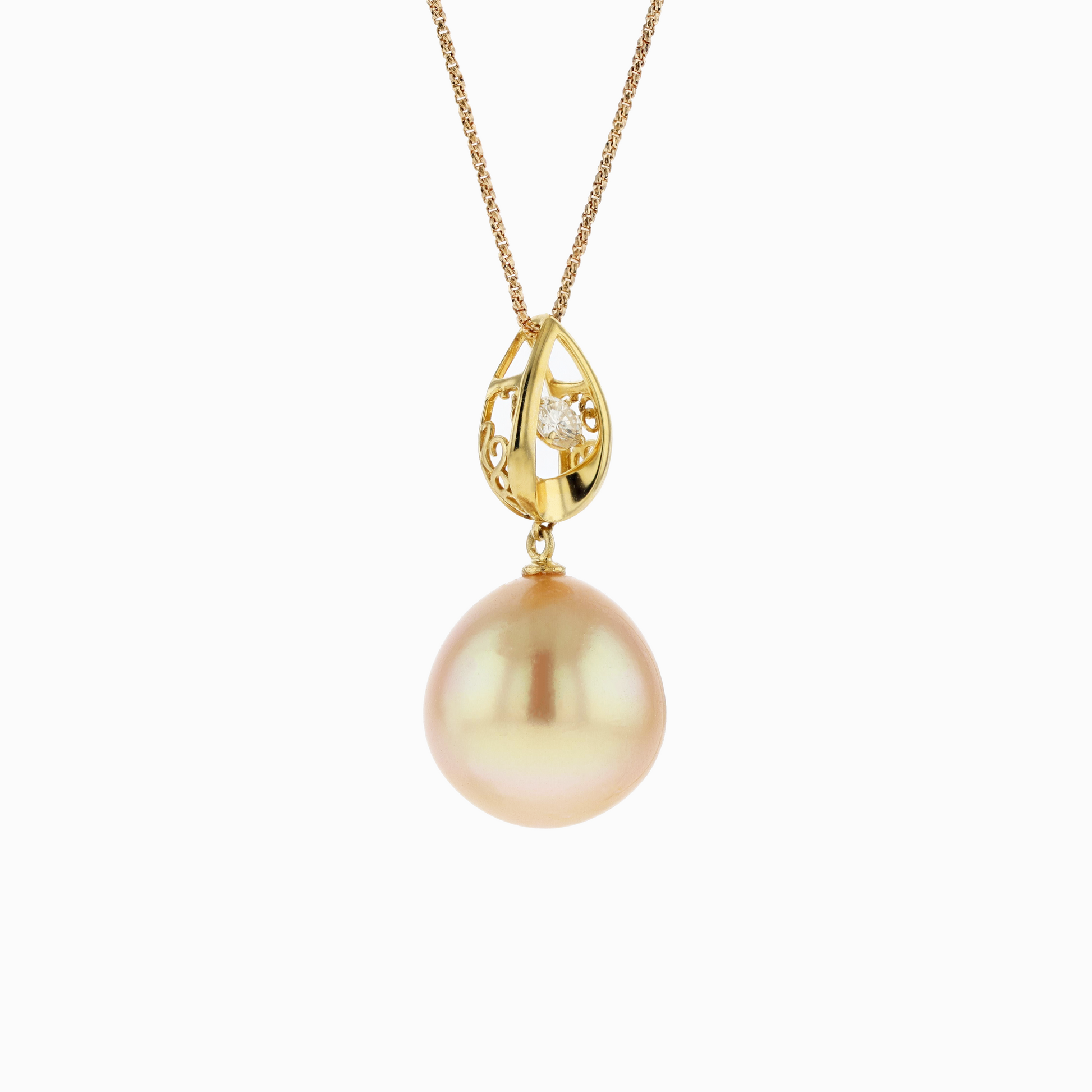 18KG 15.5x16.0mm Natural Color South Sea Golden Pearl Diamond Necklace