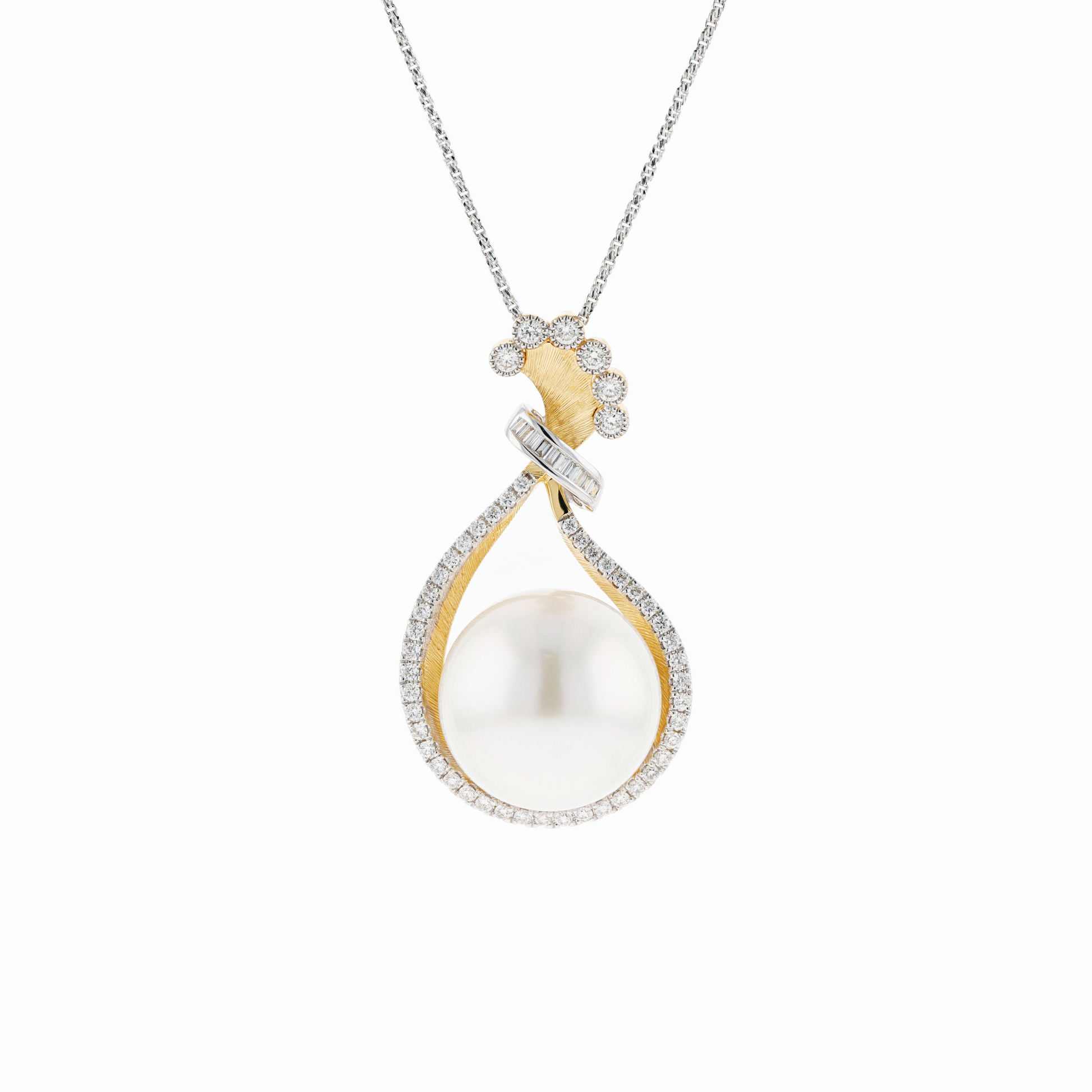 18KG 15.0mm Natural Color South Sea White Pearl Diamond Necklace