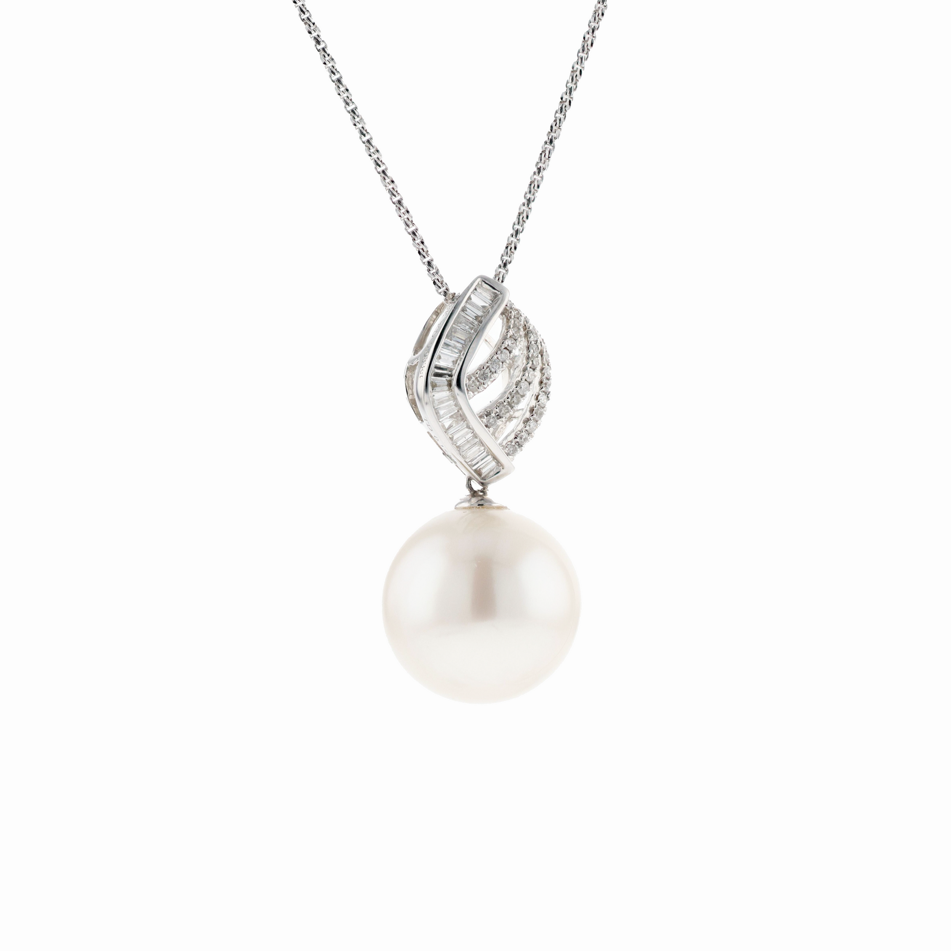 18KG 13.3mm Natural Color South Sea White Pearl Diamond Necklace