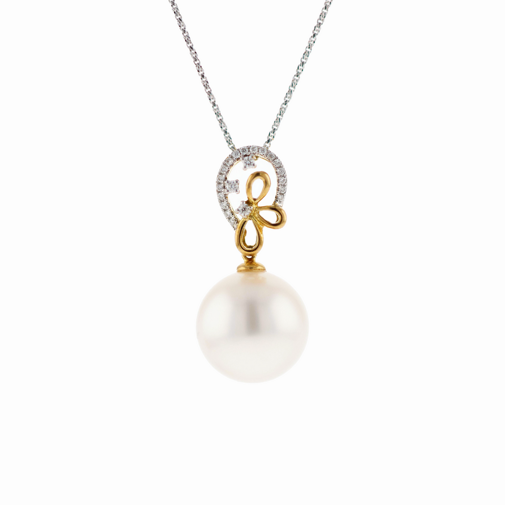 18KG 13.6mm Natural Color South Sea White Pearl Diamond Necklace