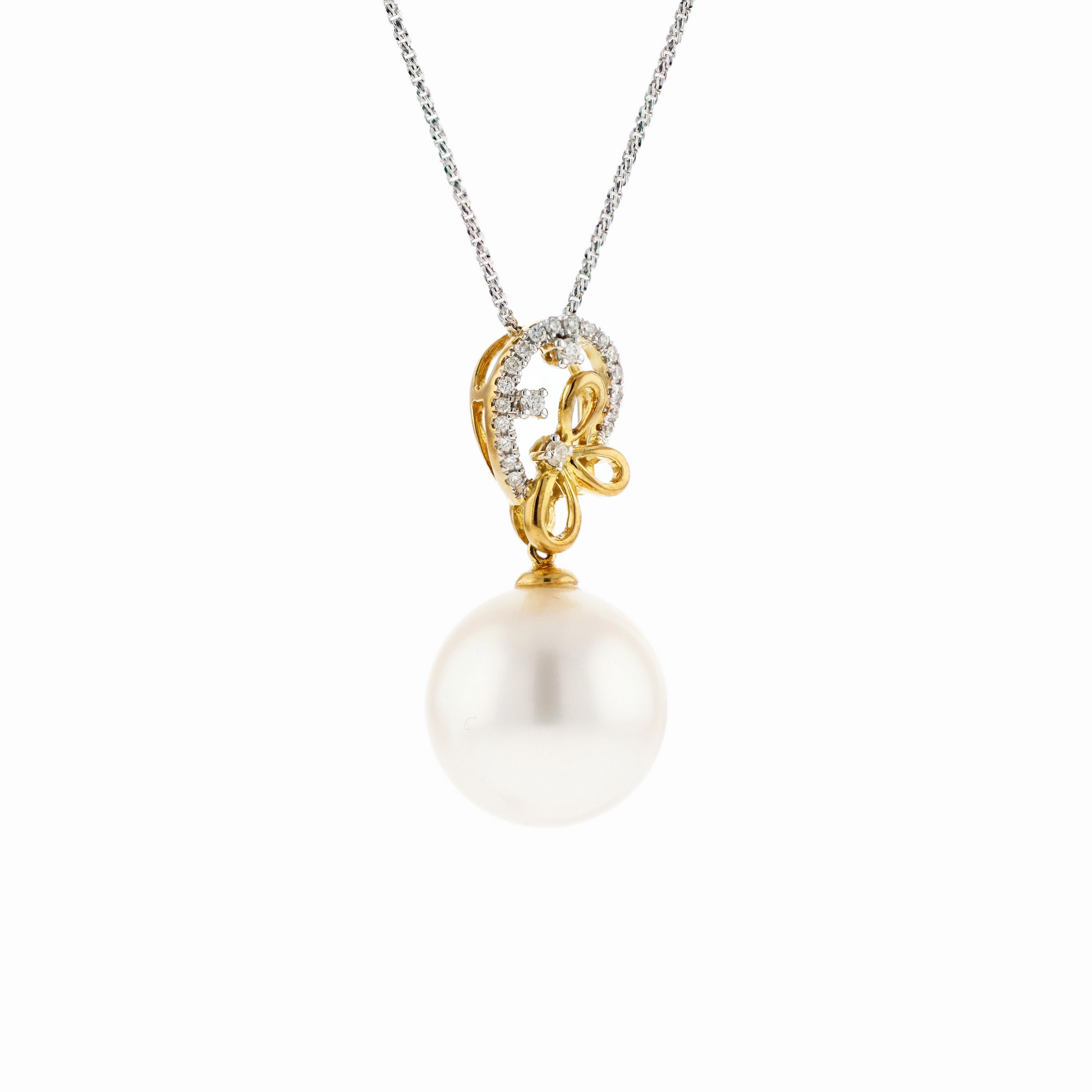 18KG 13.6mm Natural Color South Sea White Pearl Diamond Necklace