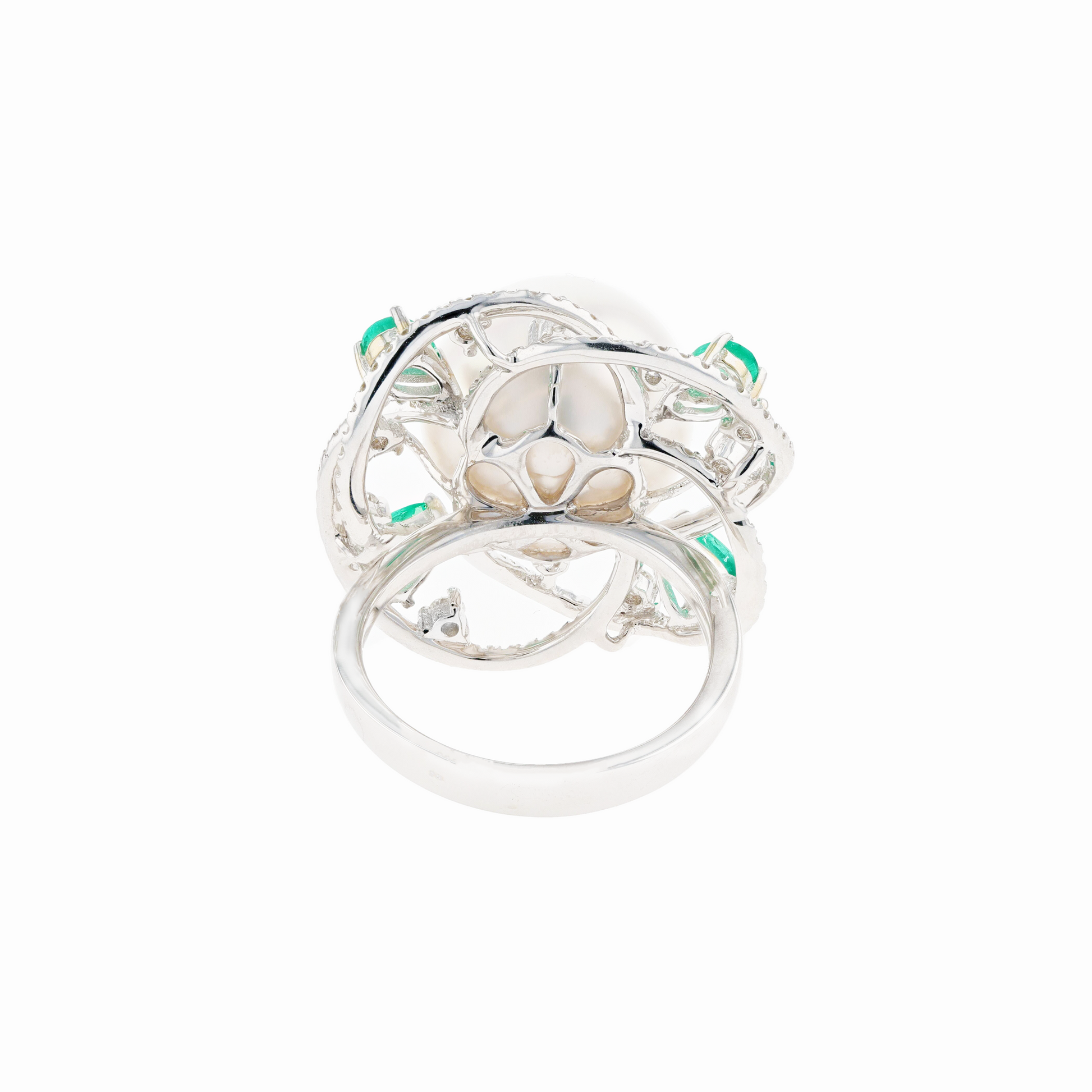 18KG Natural Color South Sea White Pearl Emerald Diamond Ring