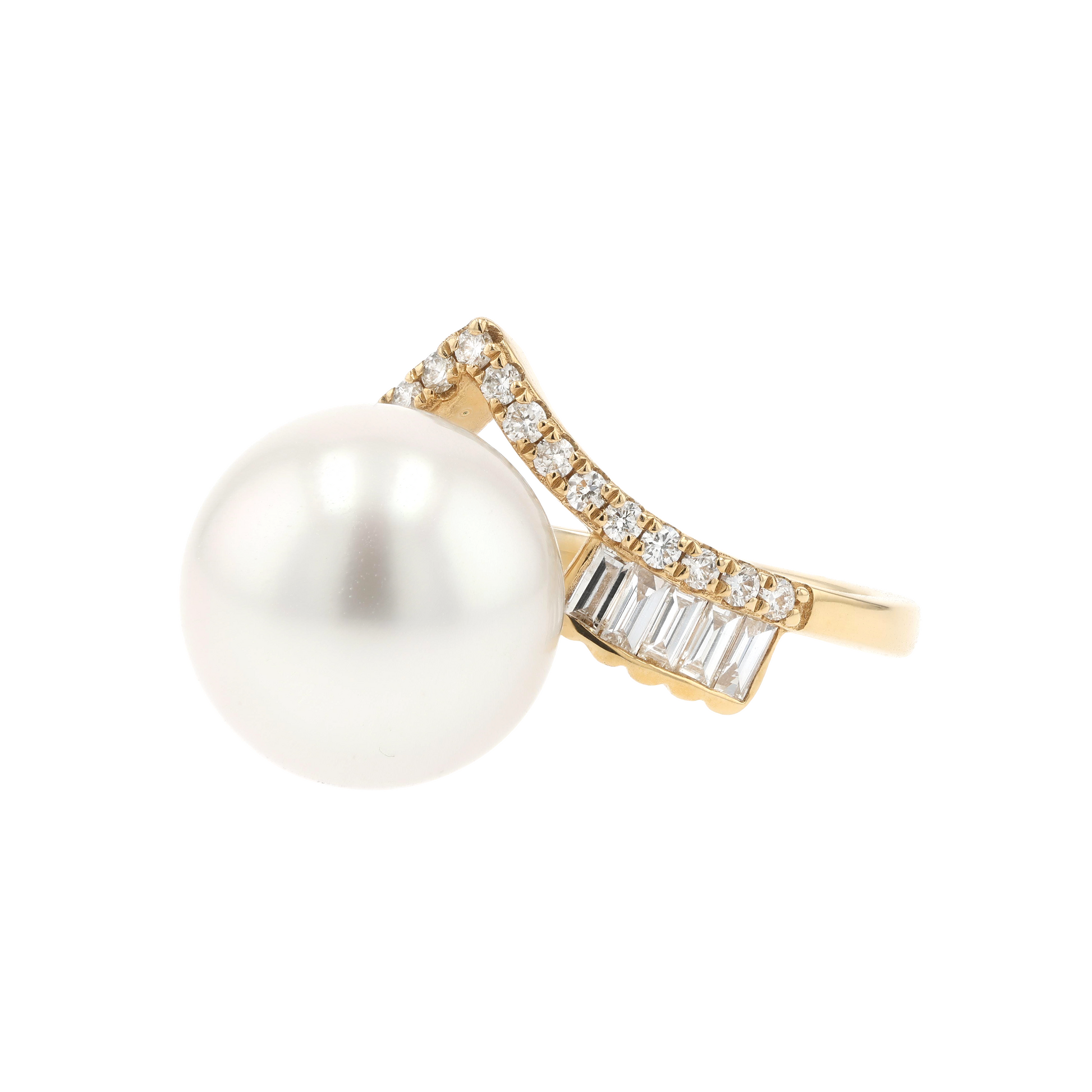 18KG 11.7mm South Sea White Pearl Diamond Ring